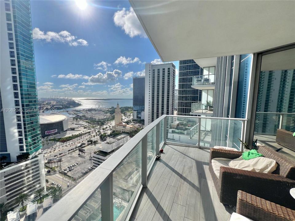 851 NE 1st Ave 2605, Miami, Floride 33132, États-Unis