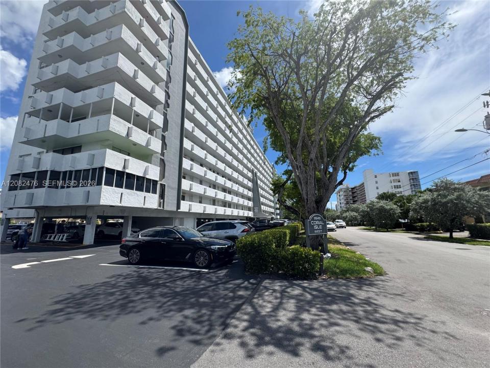 3545 NE 166th St 703, North Miami Beach, Florida 33160, USA