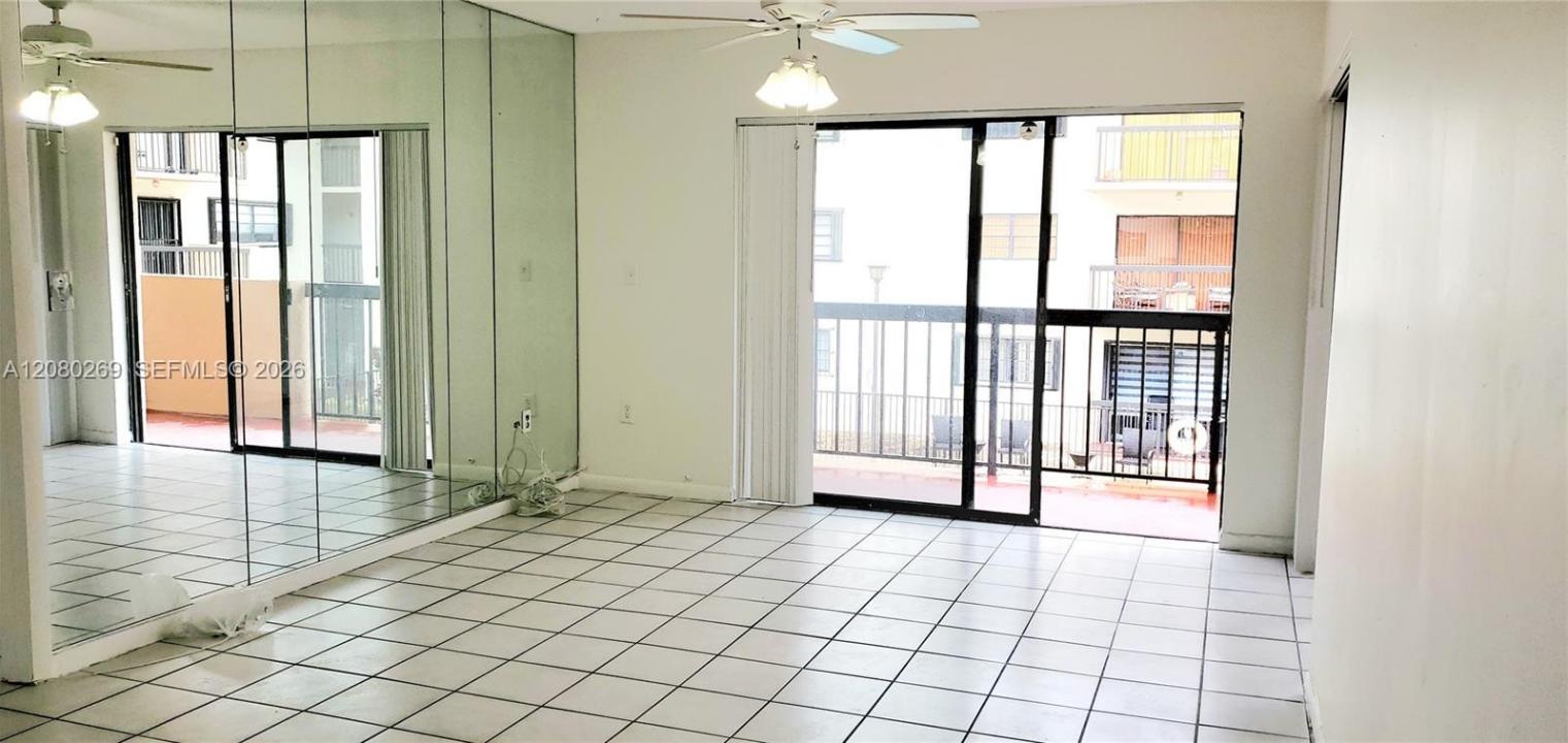 995 SW 84th Ave 218, Miami, Florida 33144, Stati Uniti