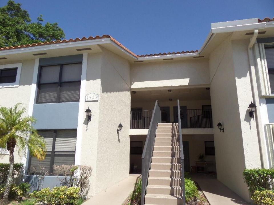 1523 LAKE CRYSTAL Drive F, West Palm Beach, Floryda 33411, USA