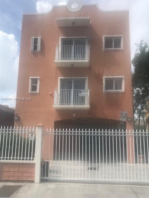 861 NW 2 street 303, Miami, Florida 33128, Stati Uniti