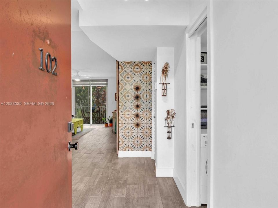 1700 NE 191st St 102, Miami, Floride 33179, États-Unis