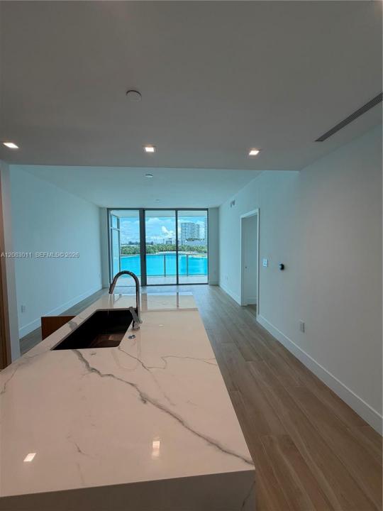 2411 Laguna Cir 307, North Miami, Florida 33181, Stati Uniti