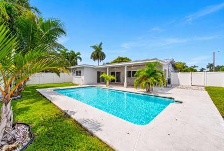 4490 NW 19th Way, Oakland Park, Florida 33309, USA