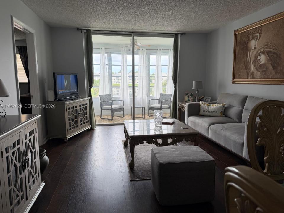 8220 Sunrise Lakes Blvd 211, Sunrise, Floride 33322, États-Unis