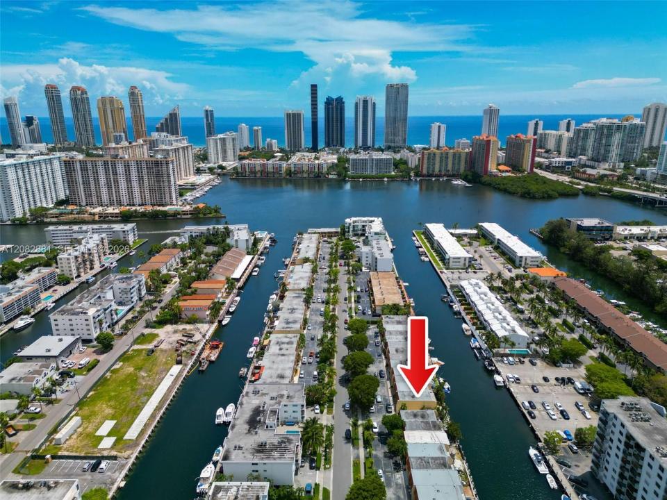 3756 NE 167th St 44, North Miami Beach, Floride 33160, États-Unis