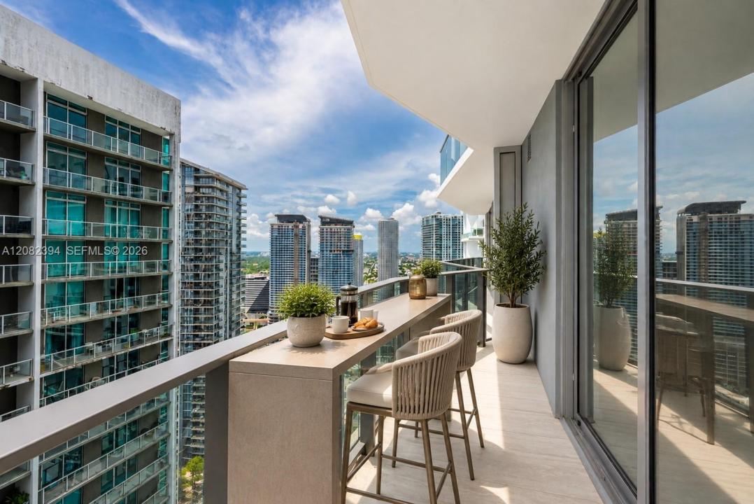 77 SE 5th Street 3908, Miami, Florida 33131, USA