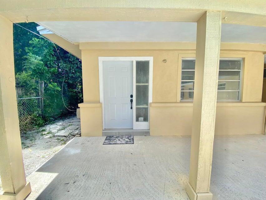 660 NE 34th Court 3, Oakland Park, Florida 33334, USA