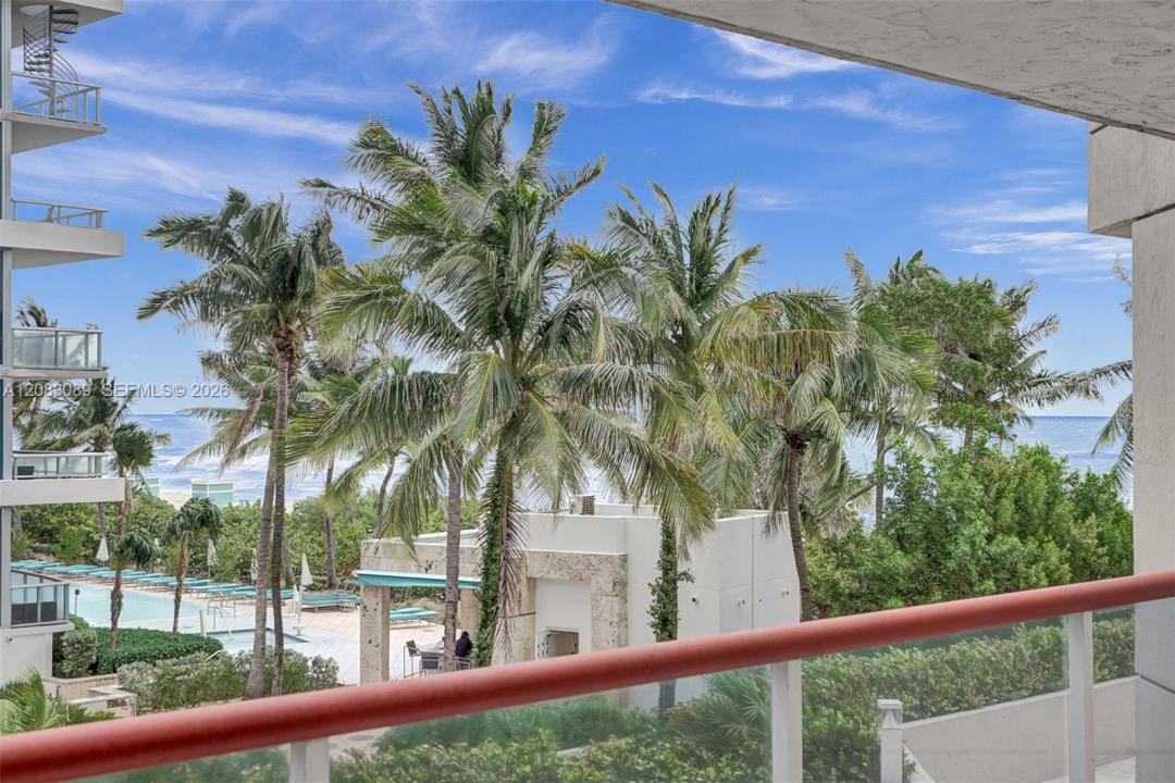 6767 Collins Ave 307, Miami Beach, Florida 33141, USA