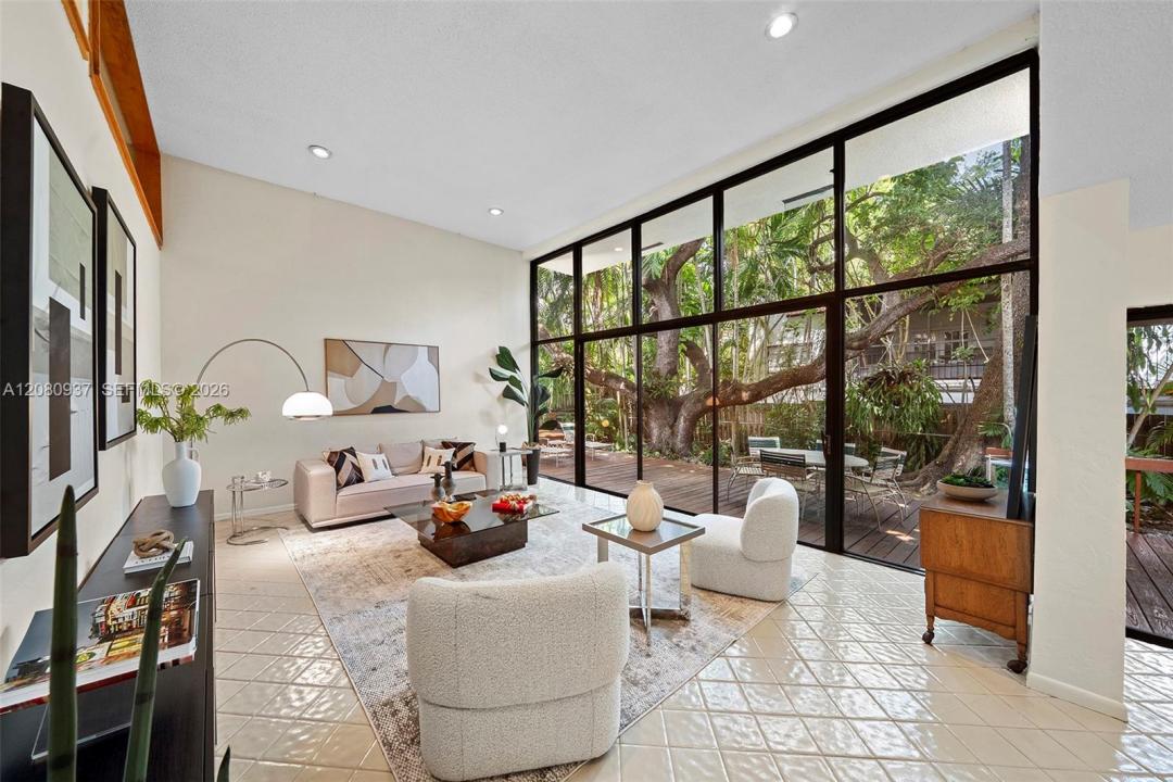 1753 Nocatee Dr, Miami, Florida 33133, USA