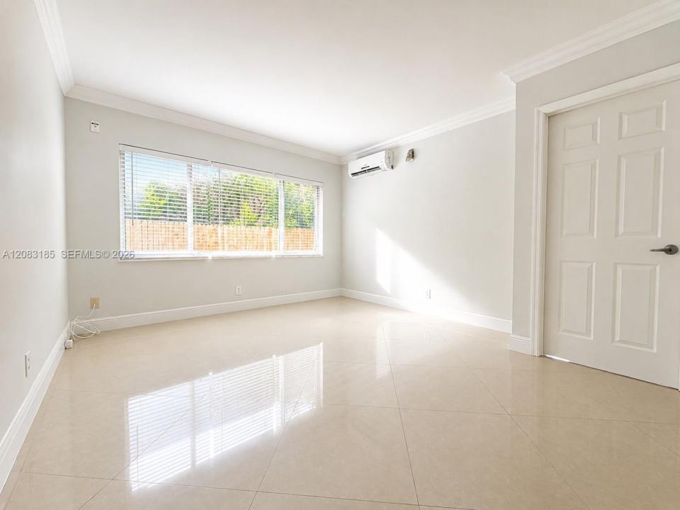 2901 Middle River Dr 5, Fort Lauderdale, Florida 33306, USA