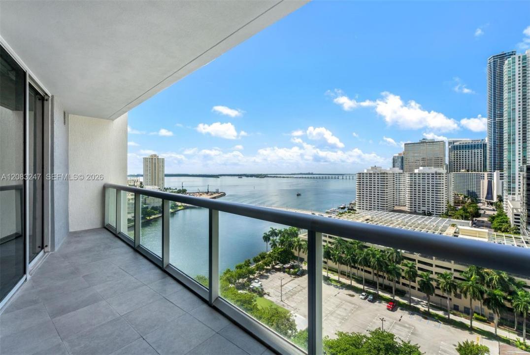 495 Brickell Ave 1811, Miami, Florida 33131, USA