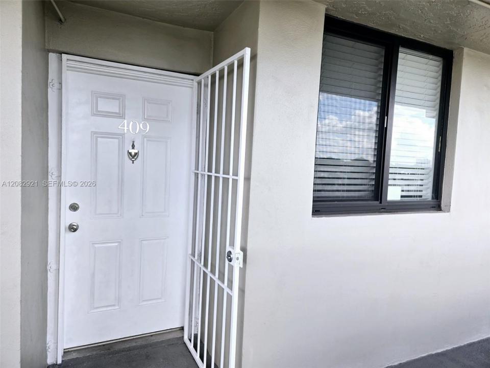 10290 NW 9th St Cir 409, Miami, Florida 33172, Stati Uniti