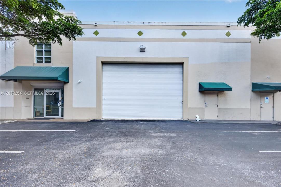 3042 NW 82nd Ave, Doral, Floride 33122, États-Unis