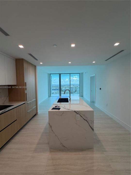2411 Laguna Cir 2307, North Miami, فلوريدا 33181, الولايات المتحدة