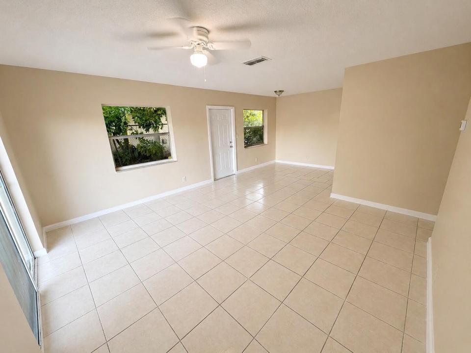 4151 NW 30th Terrace, Lauderdale Lakes, Floride 33309, États-Unis