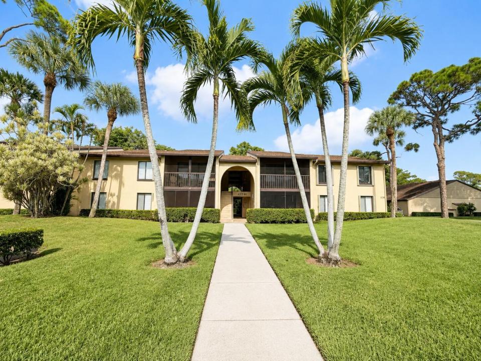 628 Sea Pine Way C2, Florida 33415, USA
