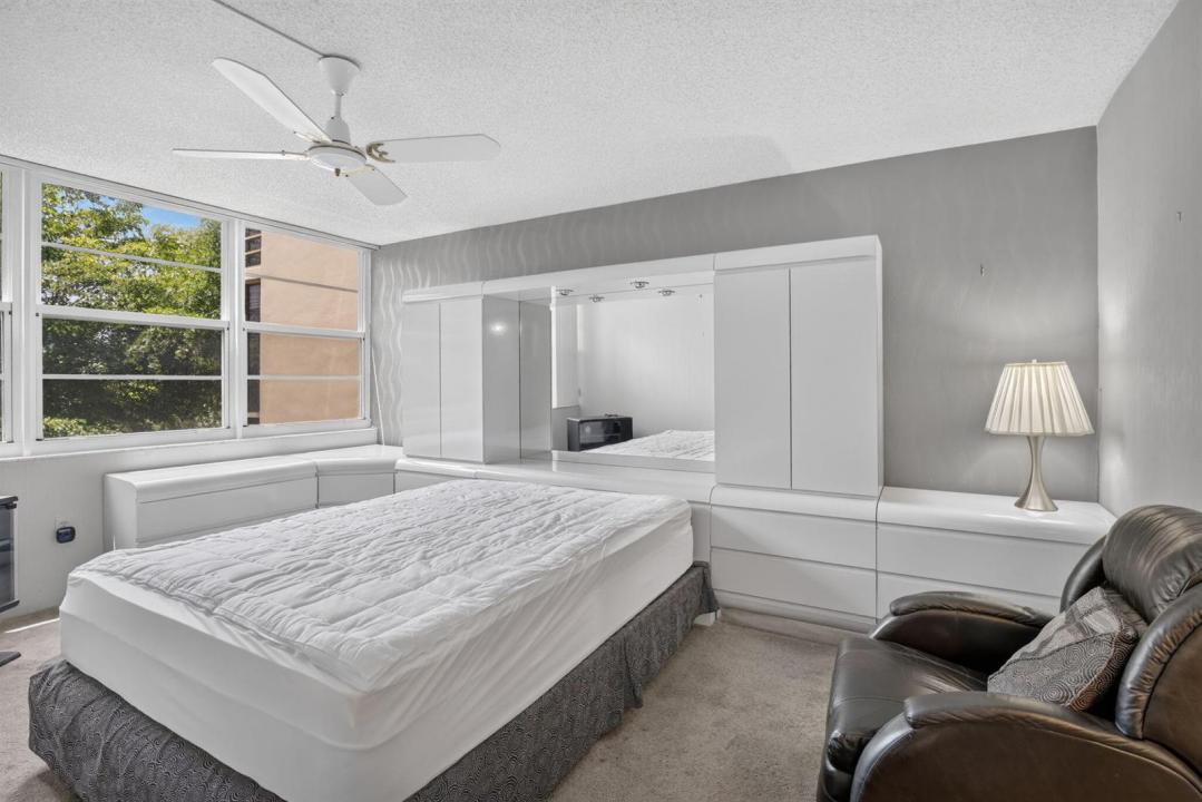 1400 Saint Charles Place 313, Pembroke Pines, Floride 33026, États-Unis