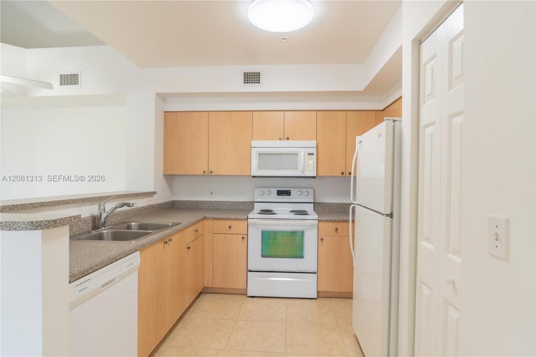 7920 N Nob Hill Rd 305, Tamarac, Floride 33321, États-Unis