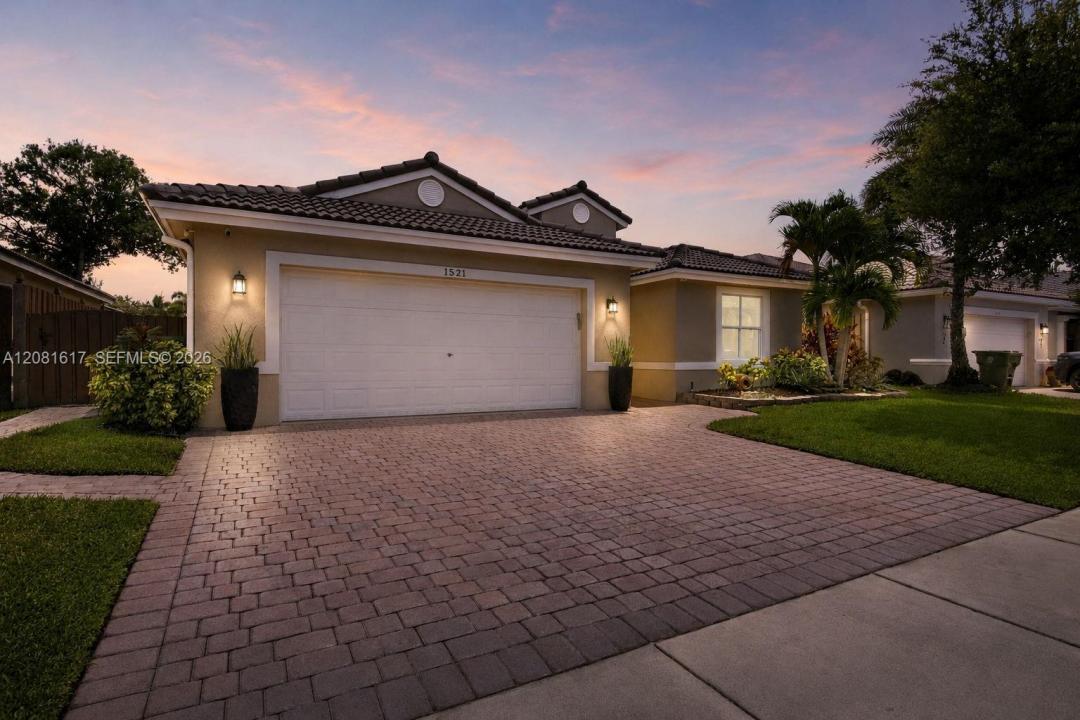 1521 SW 194th Ter, Pembroke Pines, Florida 33029, USA