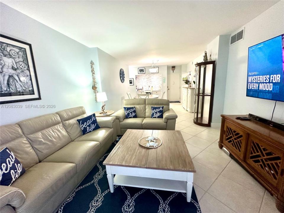1950 S Ocean Dr 2C, Hallandale Beach, Florida 33009, USA