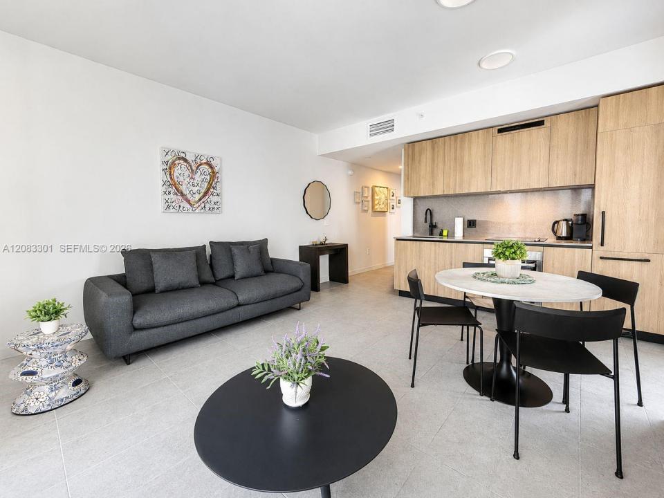 121 NE 5th St 2408, Miami, Florida 33132, Stati Uniti