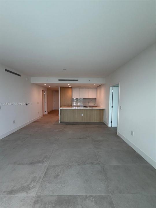 2411 Laguna Cir 2508, North Miami, Florida 33181, USA