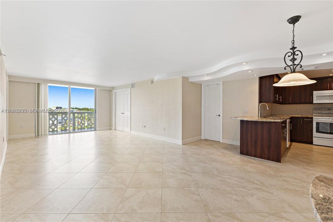 13155 Ixora Ct 905, North Miami, Floride 33181, États-Unis