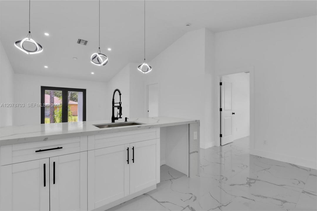 104/106 HIGHTOWER AVE S, Lehigh Acres, Floride 33973, États-Unis