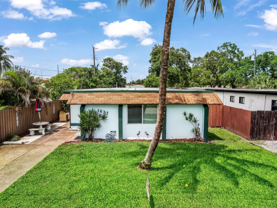 1637 Taft Street, Hollywood, Florida 33020, USA
