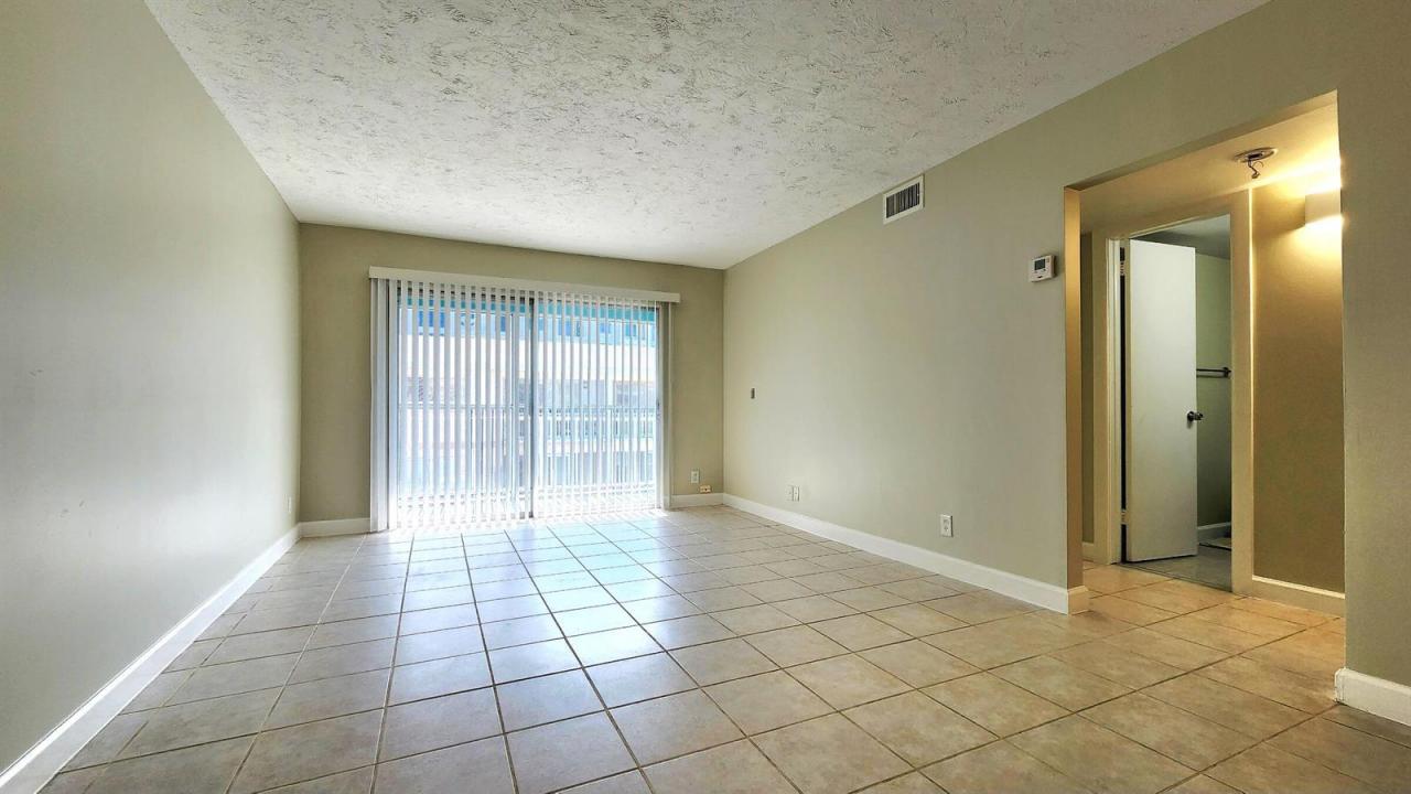 1501 CRESCENT Circle D36, Lake Park, Floride 33403, États-Unis