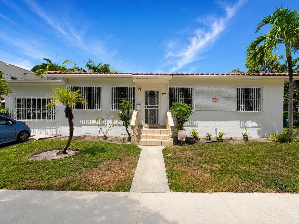 700 SW 51st Ave ., Miami, Florida 33134, USA