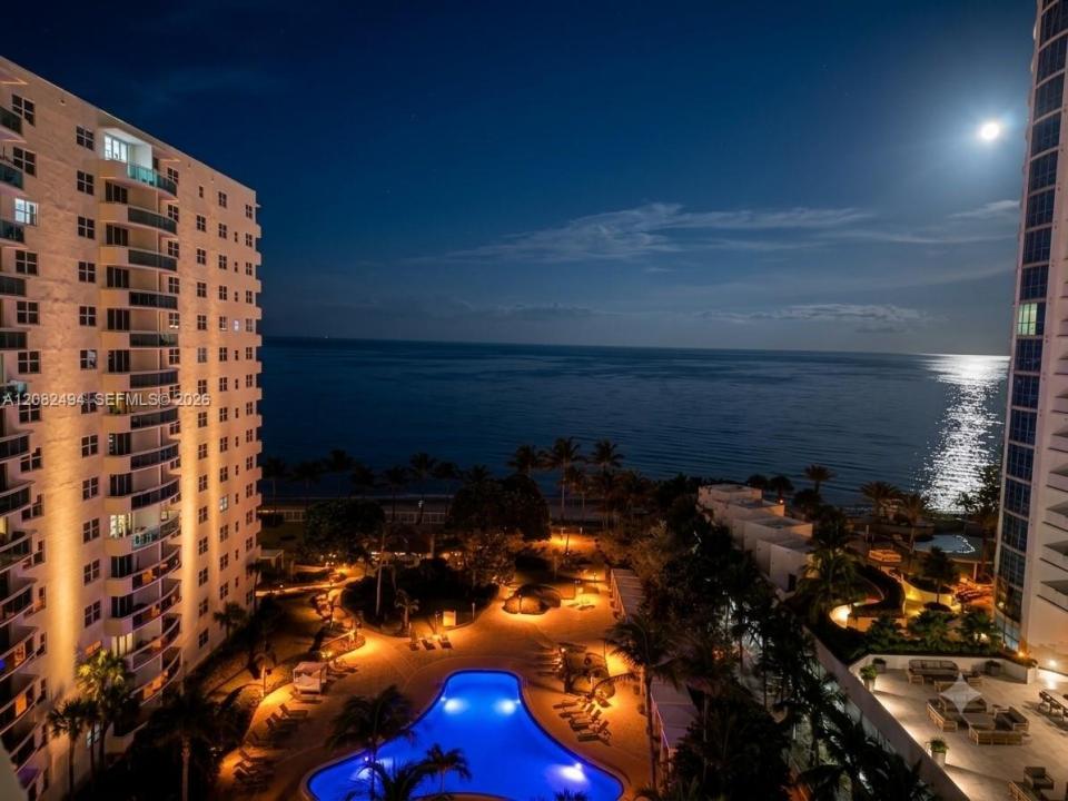 3001 S Ocean Dr 1127, Hollywood, Florida 33019, USA