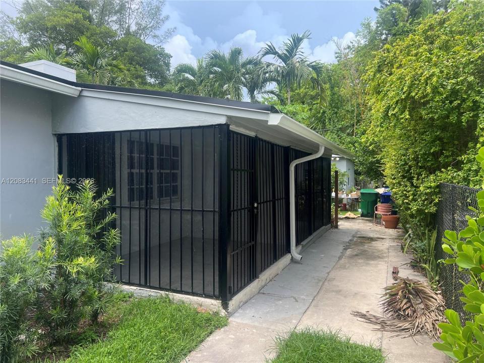 445-47 NE 69th St #B, Miami, Florida 33138, Stati Uniti