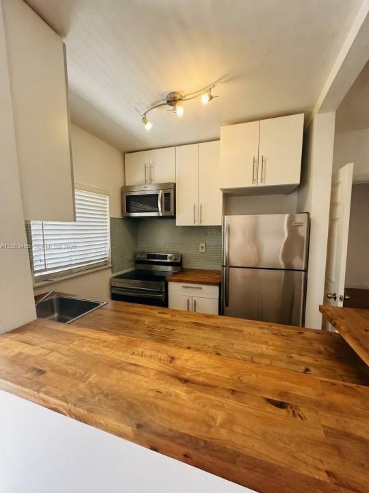 648 NE 80th St 10, Miami, Floride 33138, États-Unis
