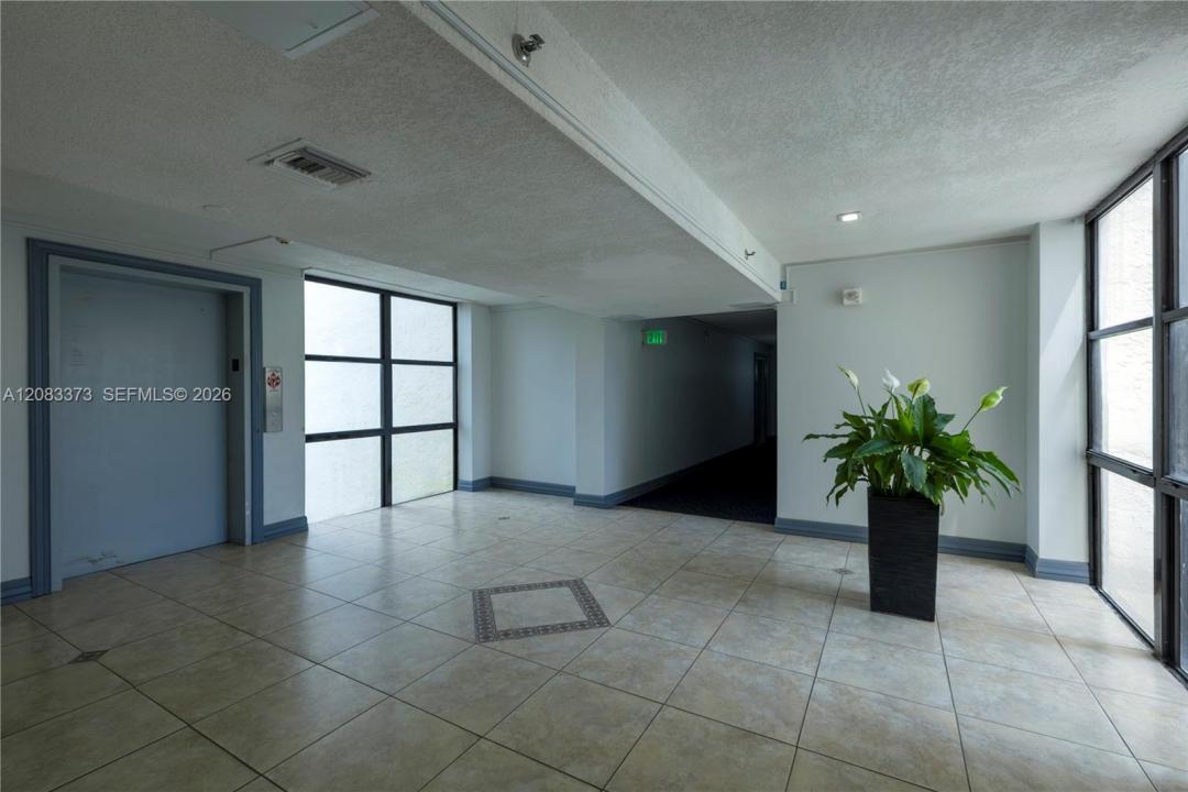 17011 N Bay Rd 716, Sunny Isles Beach, Floride 33160, États-Unis