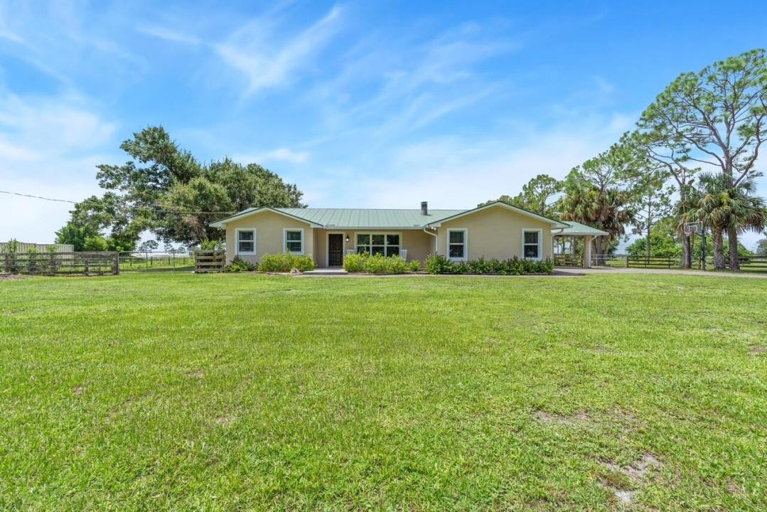 15700 SW PALOMINO Street, Florida 34956, Stati Uniti