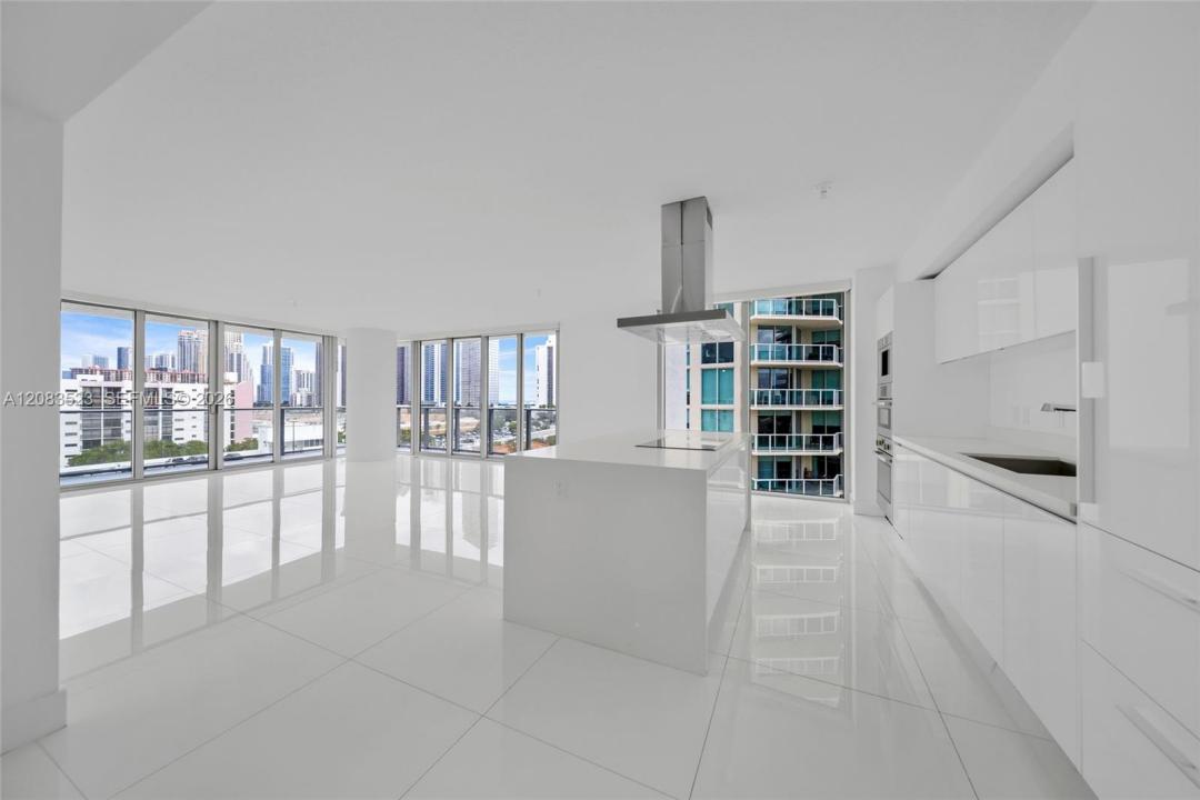 300 Sunny Isles Blvd 4-701, Sunny Isles Beach, Floride 33160, États-Unis