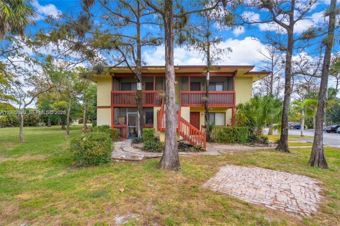 2070 NW 43rd Ter 6, Lauderhill, Florida 33313, Stati Uniti