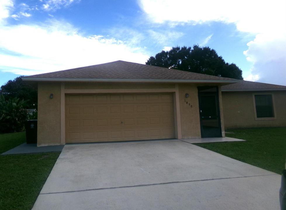 1490 SE Grapeland Avenue, Port St. Lucie, Floride 34952, États-Unis