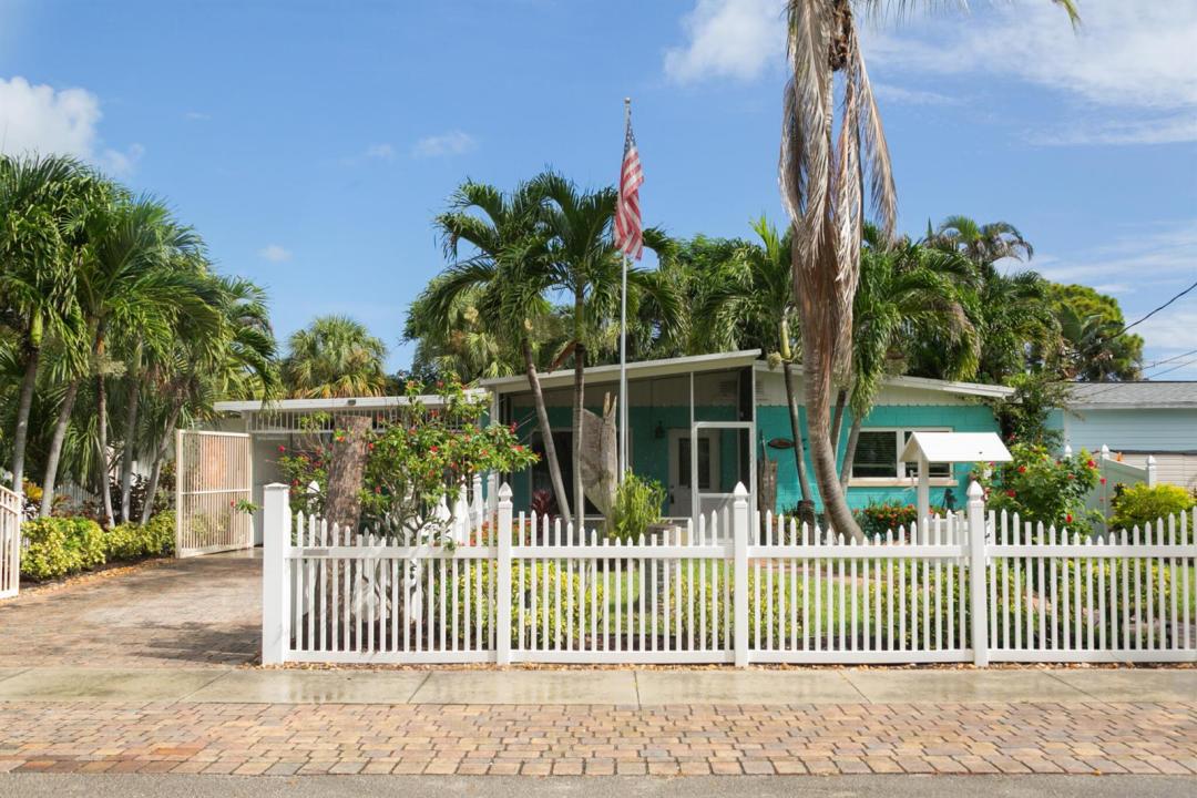 665 NE Bernard Street, Jensen Beach, Florida 34957, USA