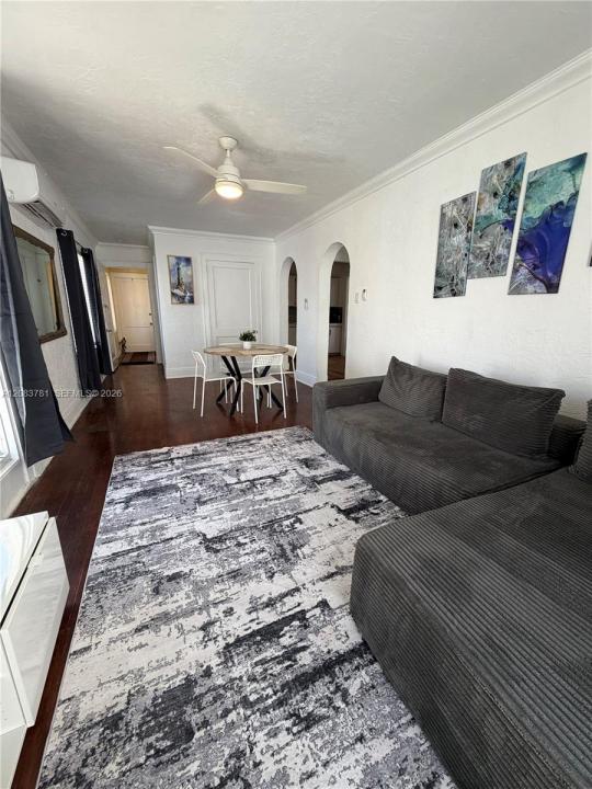 817 Tyler St 8, Hollywood, Floride 33019, États-Unis
