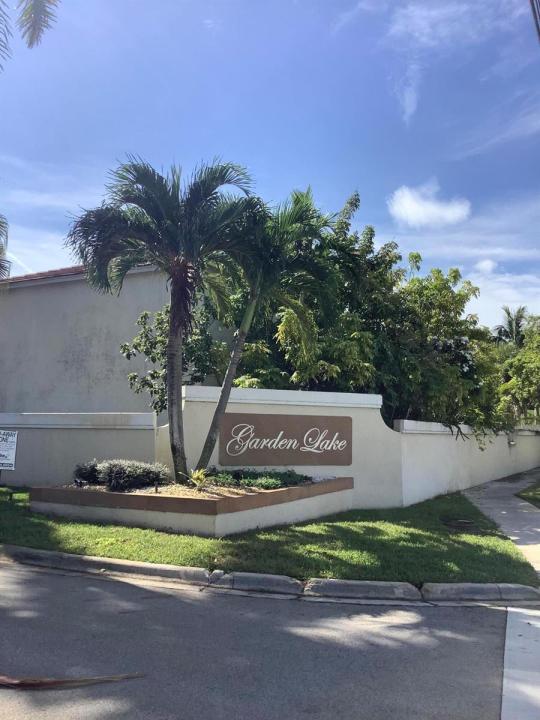 201 SW 98th Terrace, Pembroke Pines, Florida 33025, Stati Uniti
