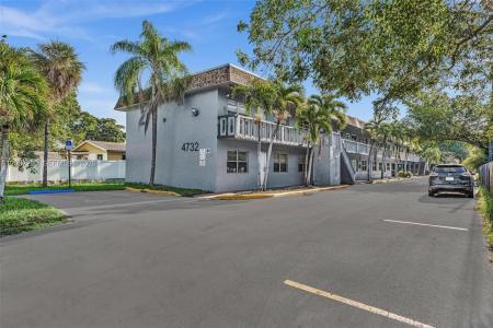 4732 SW 33rd Ave 203, Dania Beach, Florida 33312, USA