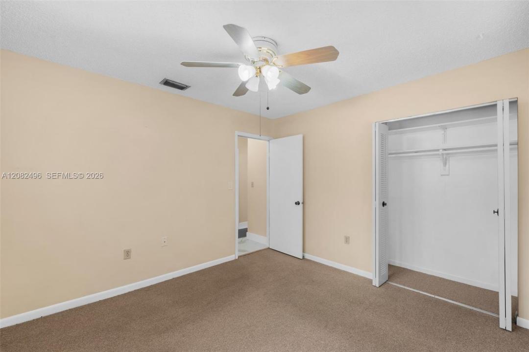 1284 W 44th Pl 3, Hialeah, Florida 33012, USA