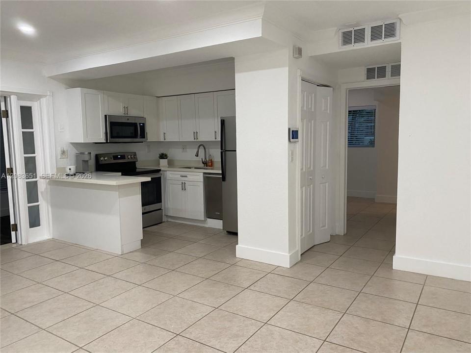 1 Edgewater Dr + DEN 103, Coral Gables, Florida 33133, Stati Uniti