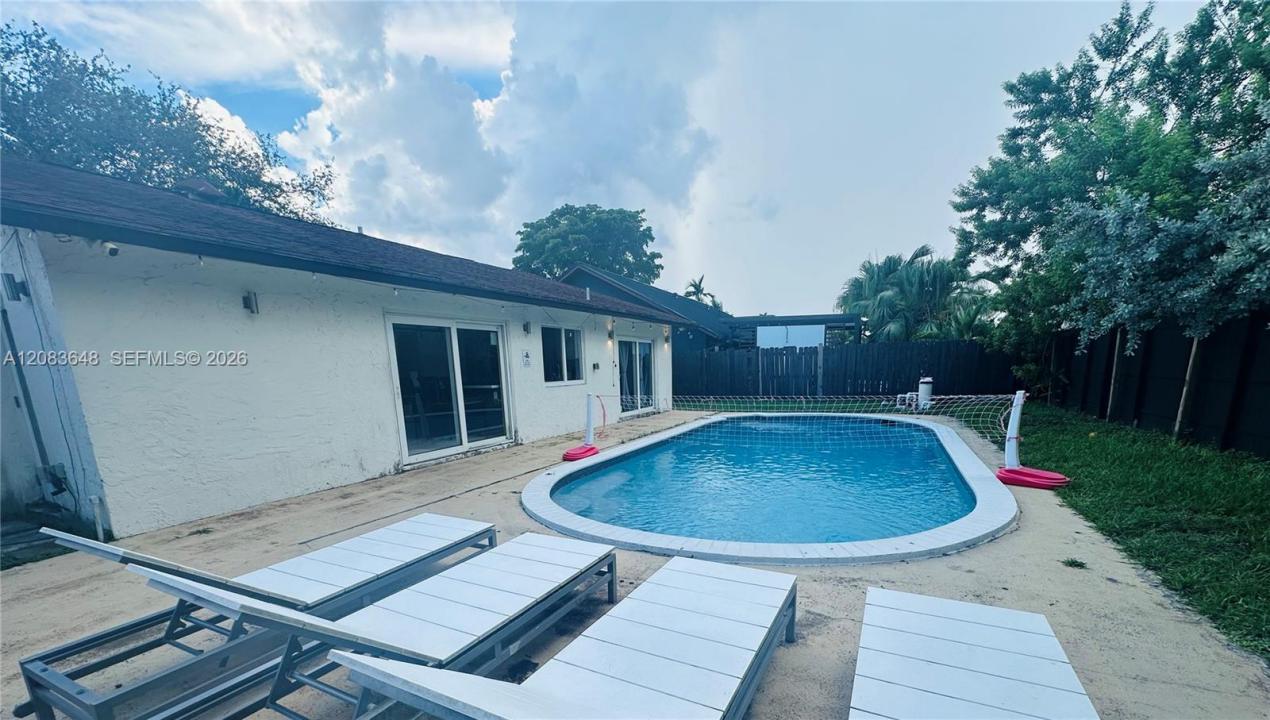 851 NE 205th St 0, Miami, Florida 33179, USA
