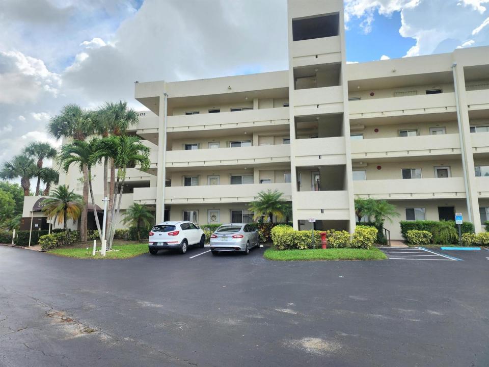 3178 VIA POINCIANA Drive 411, Lake Worth, Florida 33467, USA