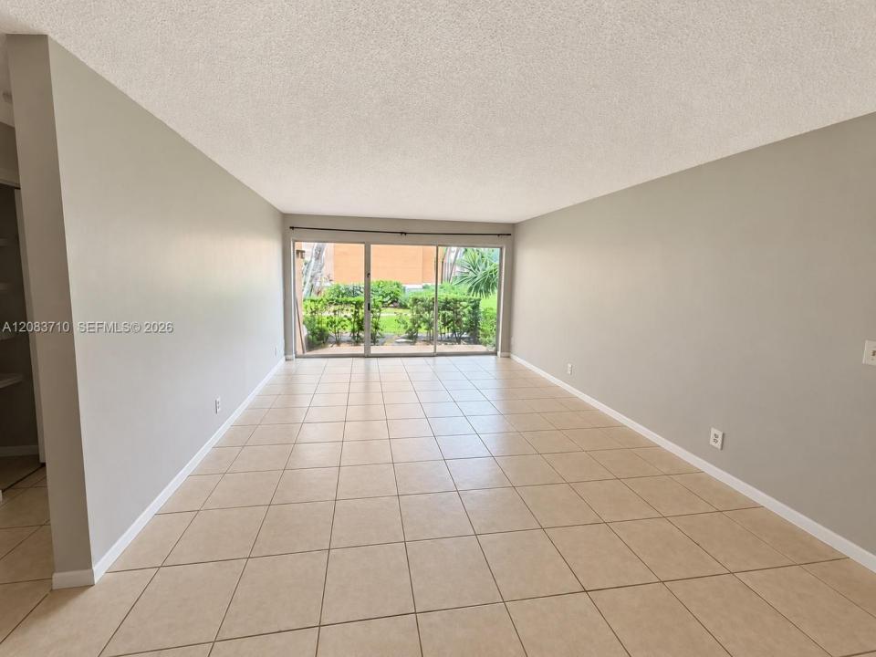 8821 Wiles Rd 102, Coral Springs, Floride 33067, États-Unis
