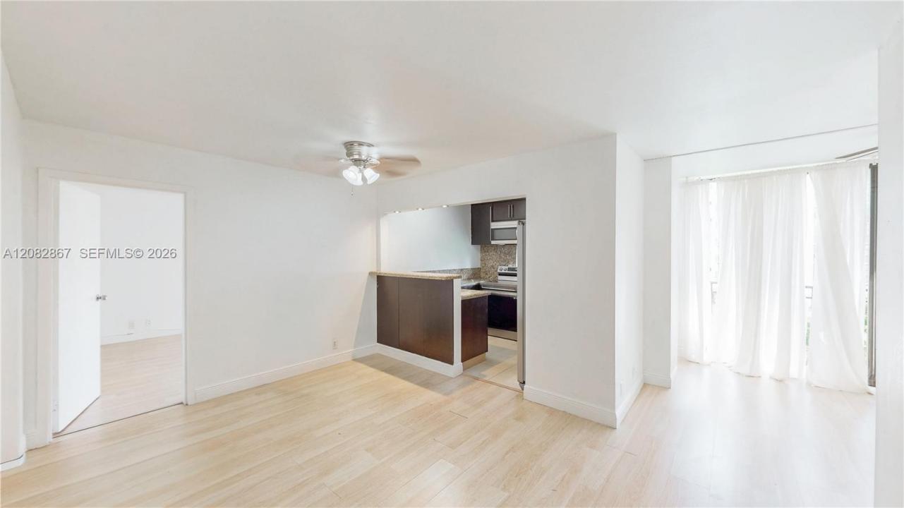 17011 N Bay Rd 516, Sunny Isles Beach, Florida 33160, Stati Uniti